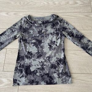 Anne Klein women's cashmere sweater. Fit for size: Small